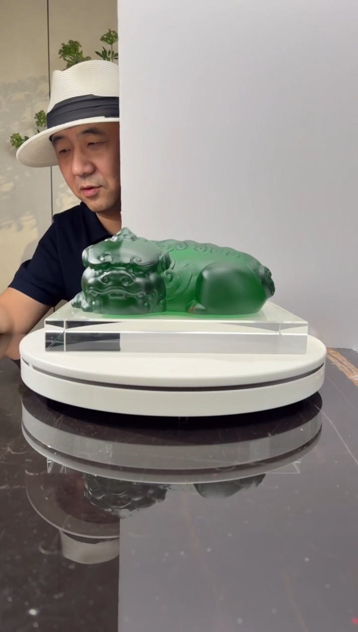 摆件CS0202042绿色卧福貔貅艺术琉璃摆件+300*200白水晶底座