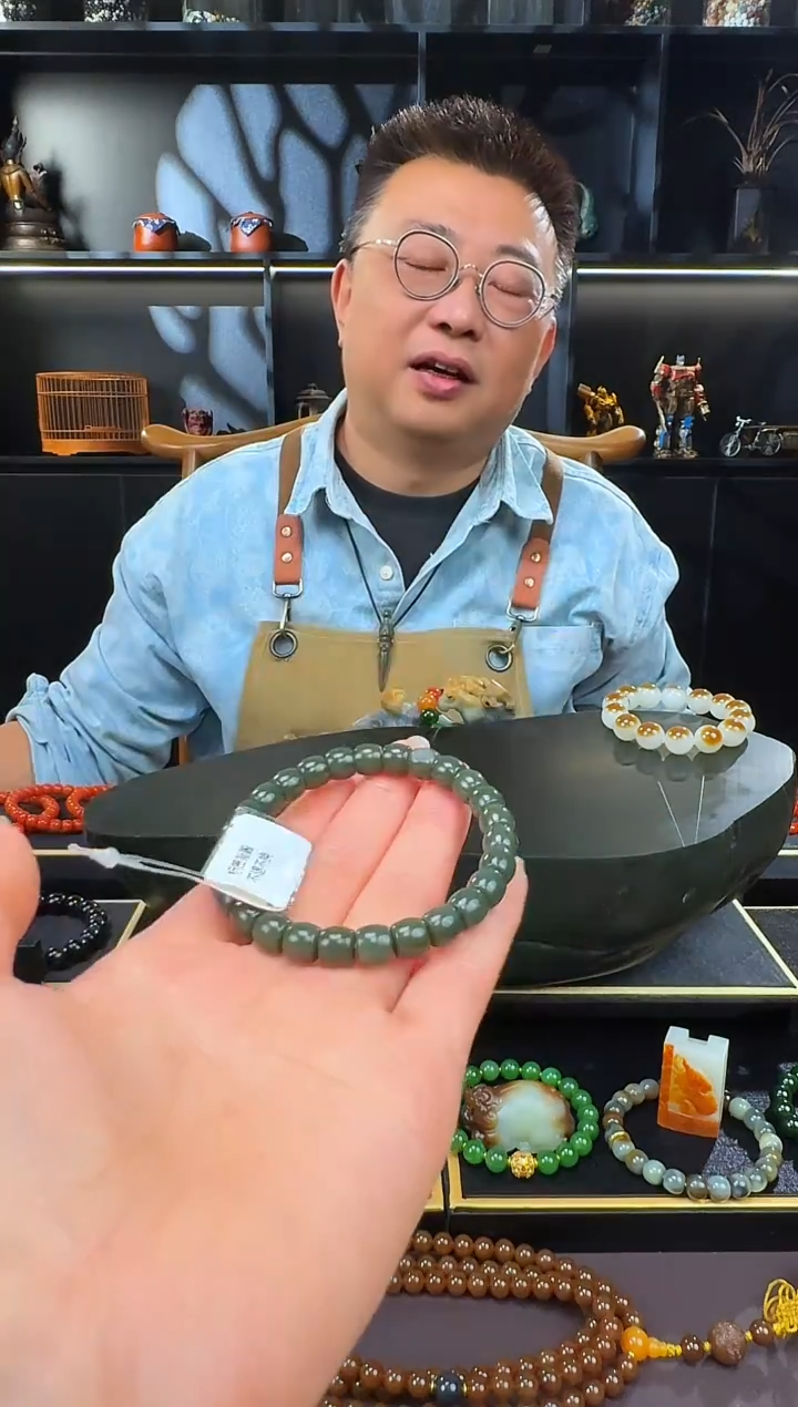 颈饰未镶嵌和田玉8mm沙枣青极致手串