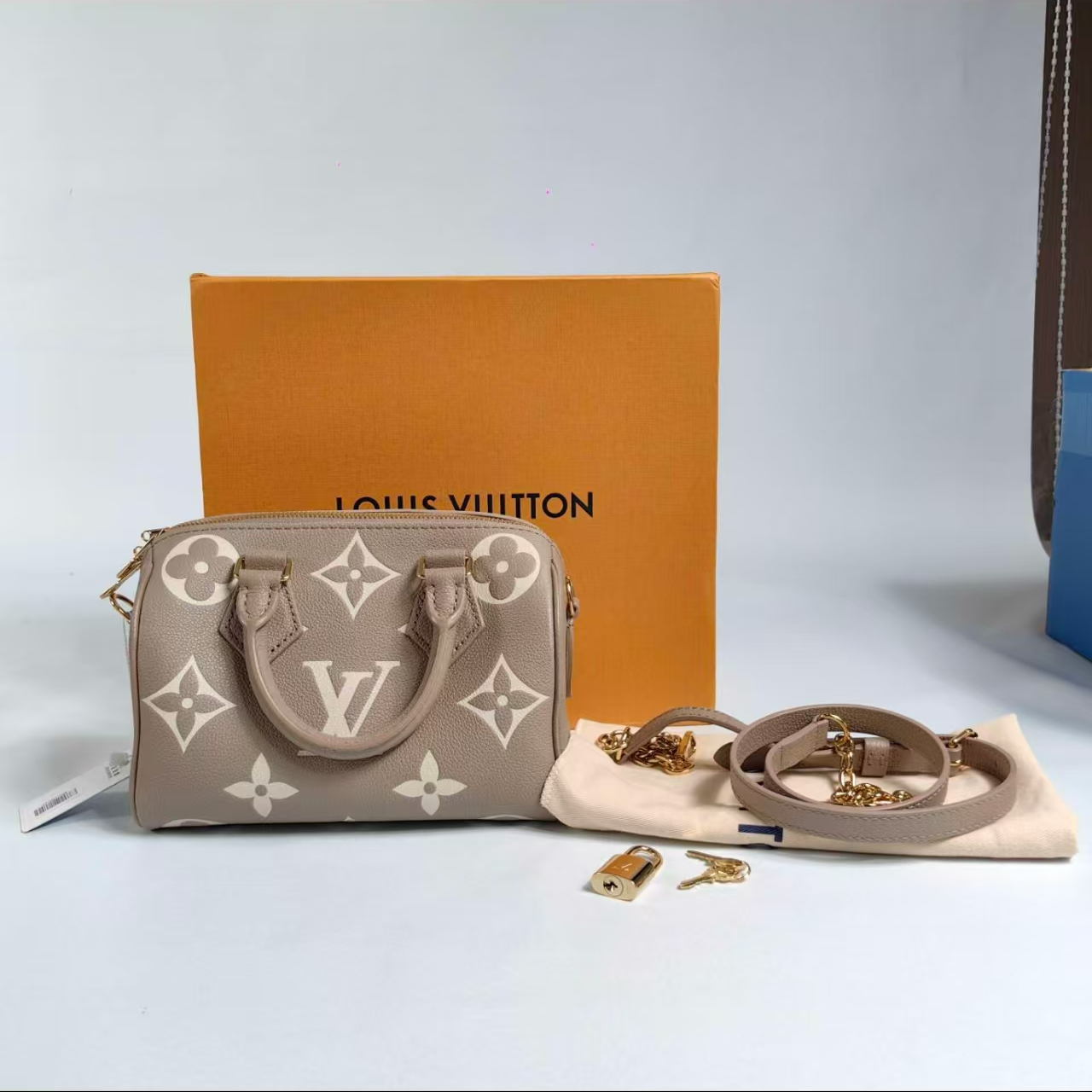 全新未使用 LV 全款17999 LV 安洁利田哥lvspeedy20/【依依】