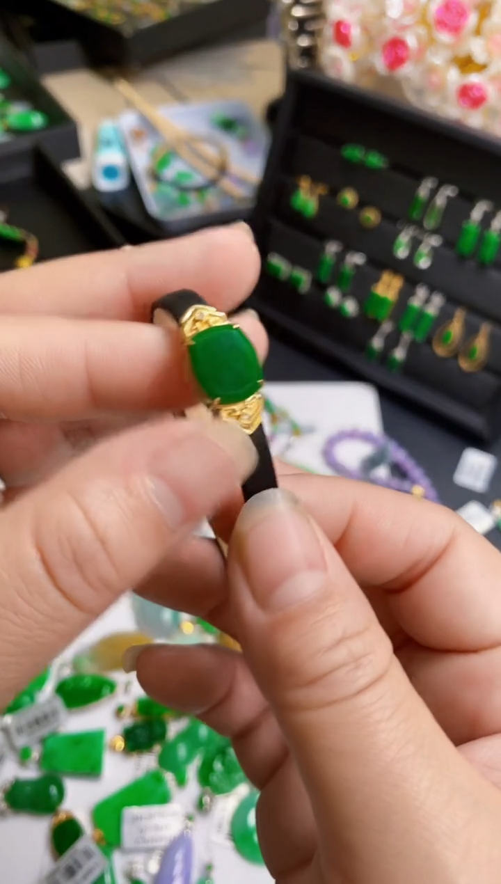 【闪购商品】翡翠颈饰未镶嵌吊坠