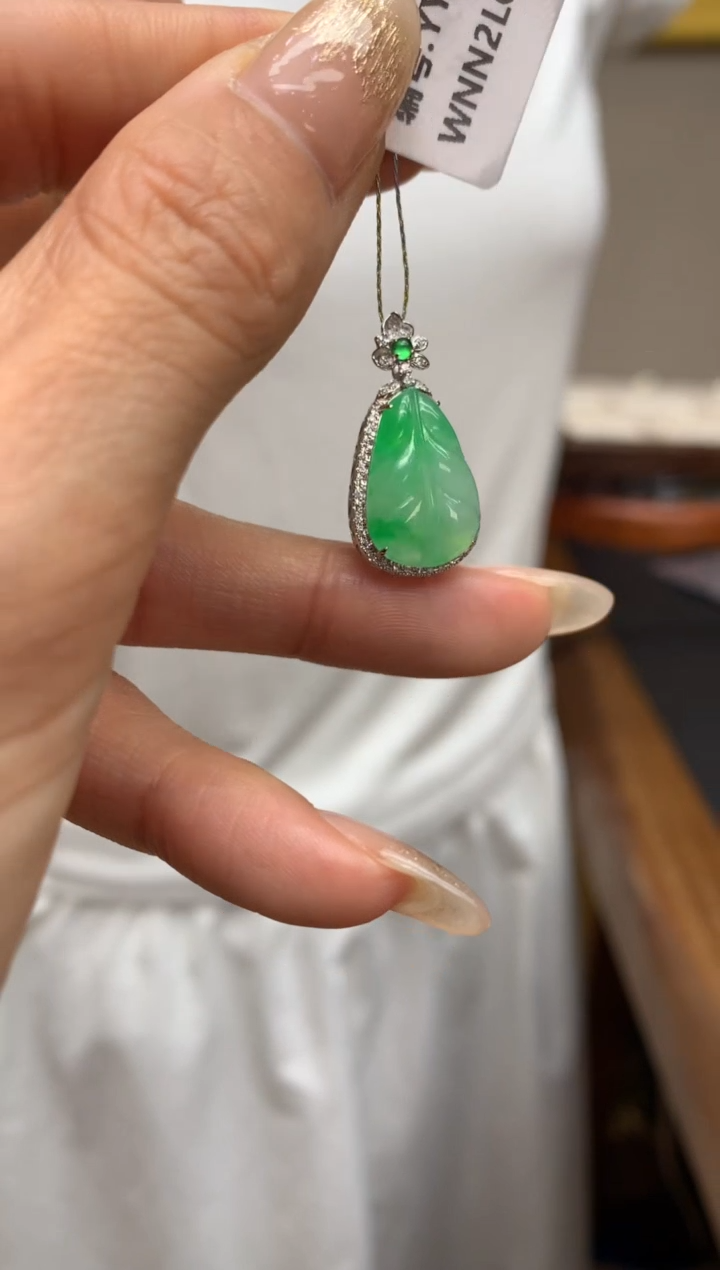【闪购商品】翡翠颈饰18K金镶嵌叶子