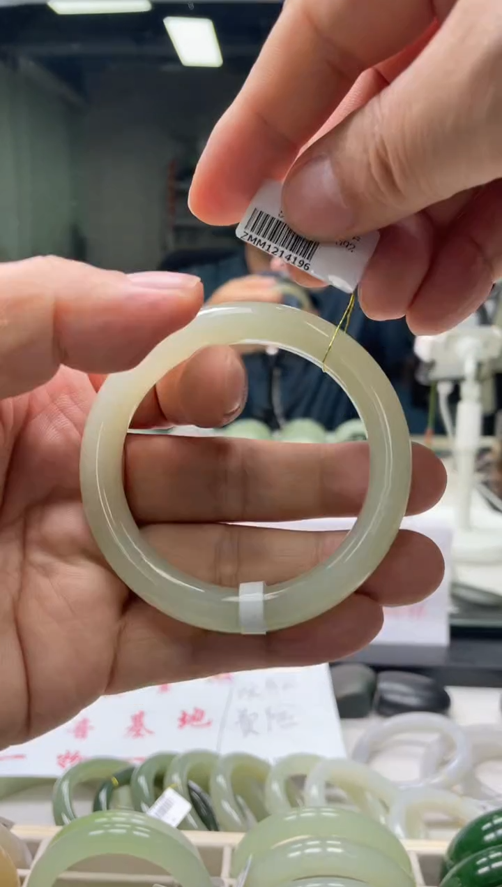 【闪购商品】和田玉手镯未镶嵌编码4196 圈口56-57