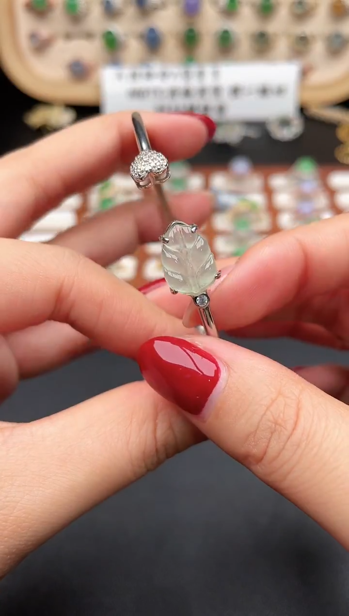 吊坠(不含链)未镶嵌翡翠一物一证一礼盒