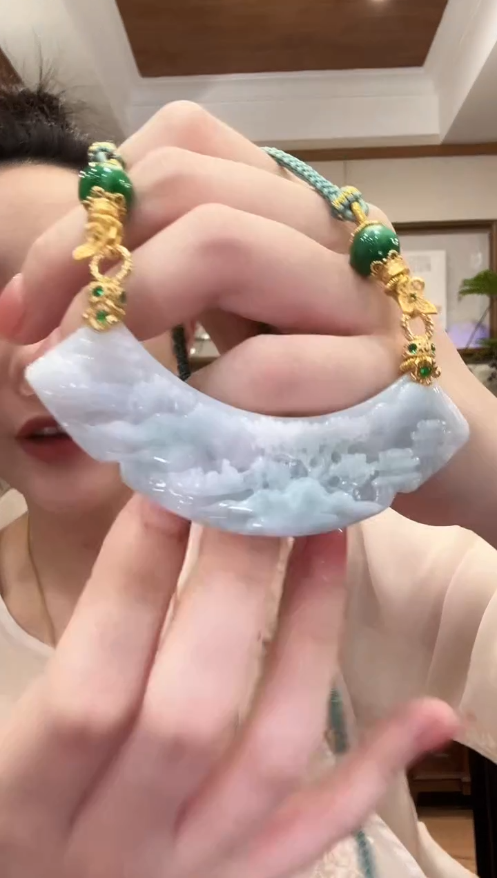 翡翠未镶嵌颈饰国风