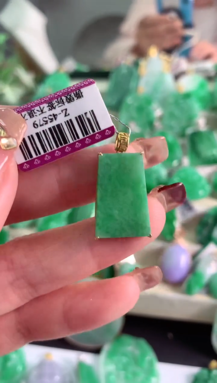 【闪购商品】翡翠吊坠(不含链)18K金镶嵌挂件