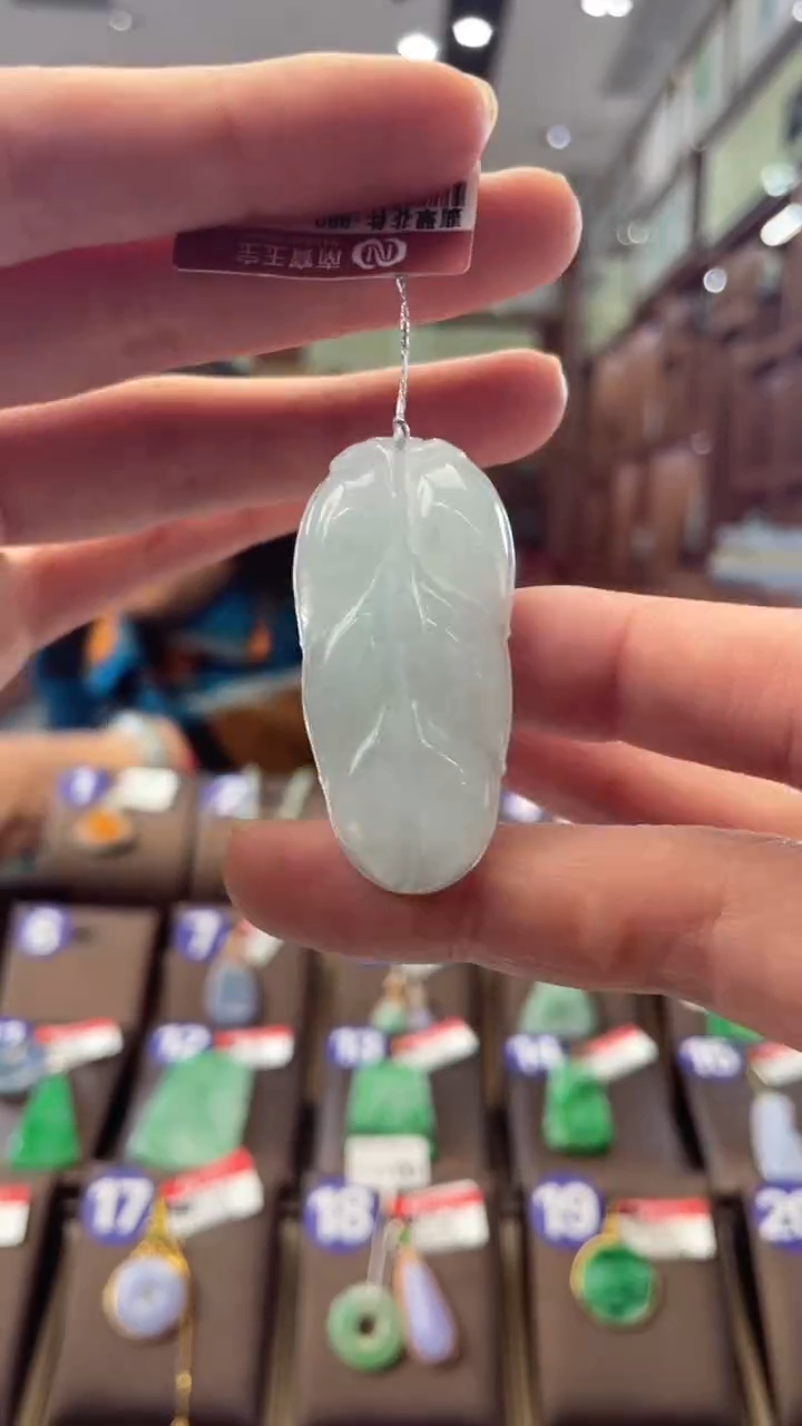 【闪购商品】翡翠颈饰未镶嵌叶子