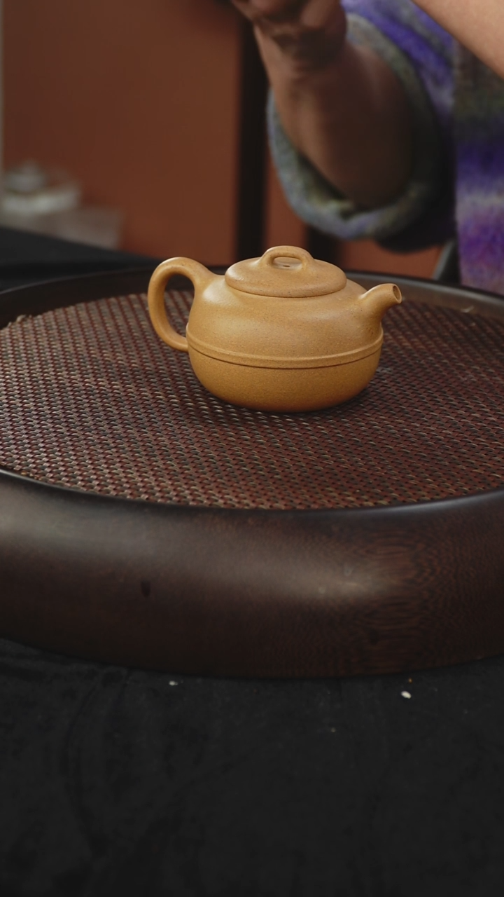 茶壶紫砂线圆 黄金段泥