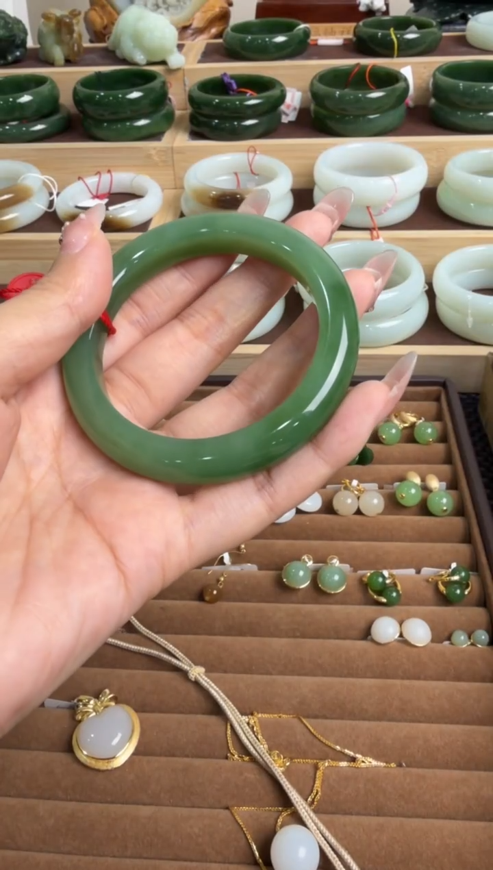 颈饰未镶嵌和田玉手镯55