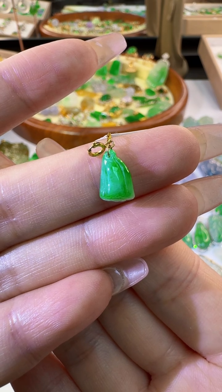 【闪购商品】翡翠颈饰18K金镶嵌缅甸翡翠A货挂件