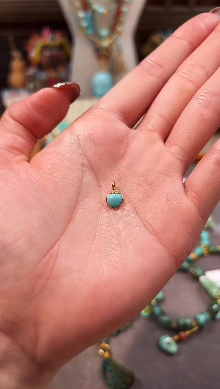 18K金镶嵌绿松石提溜爱心