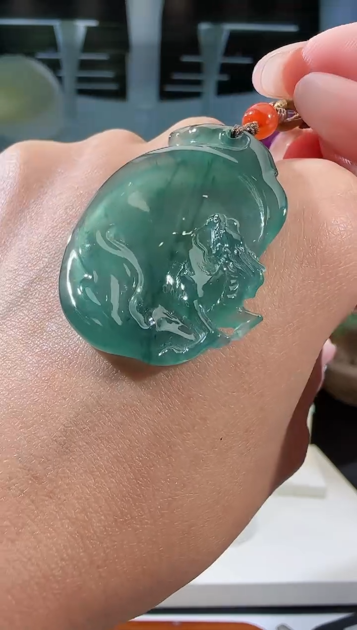 【闪购商品】翡翠吊坠(不含链)未镶嵌麒麟