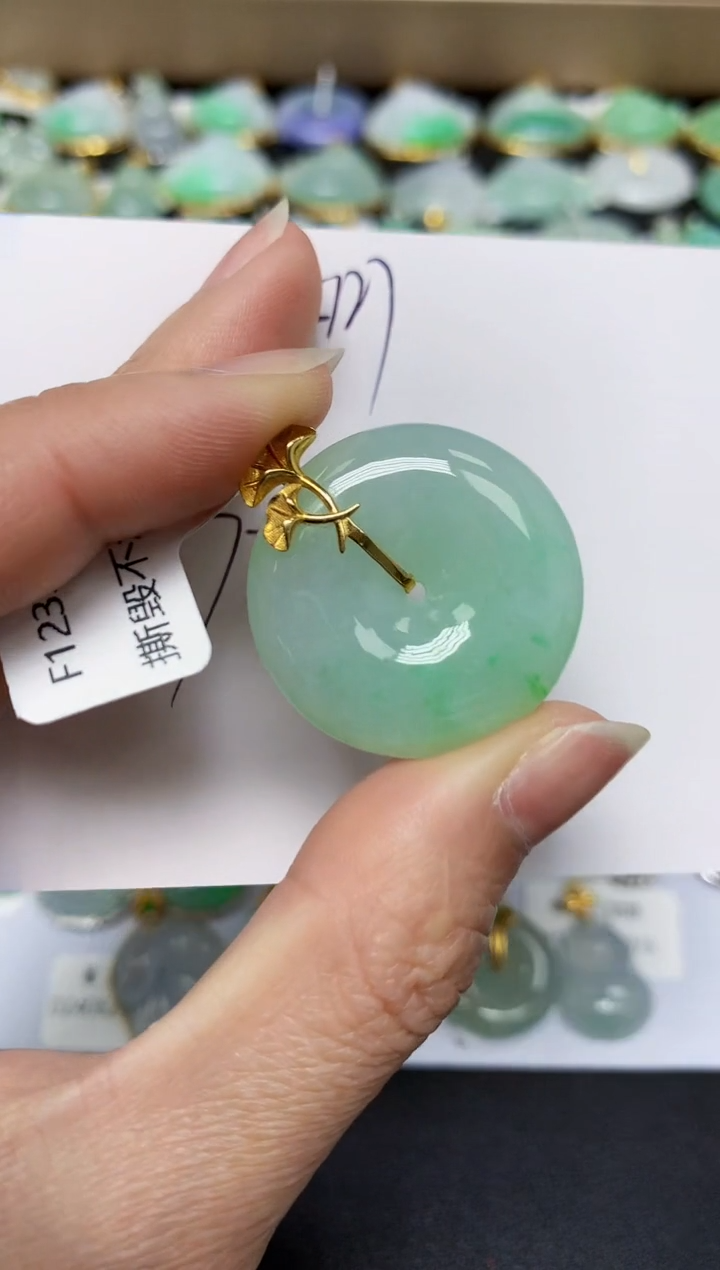 翡翠18K金镶嵌颈饰 天然翡翠A货