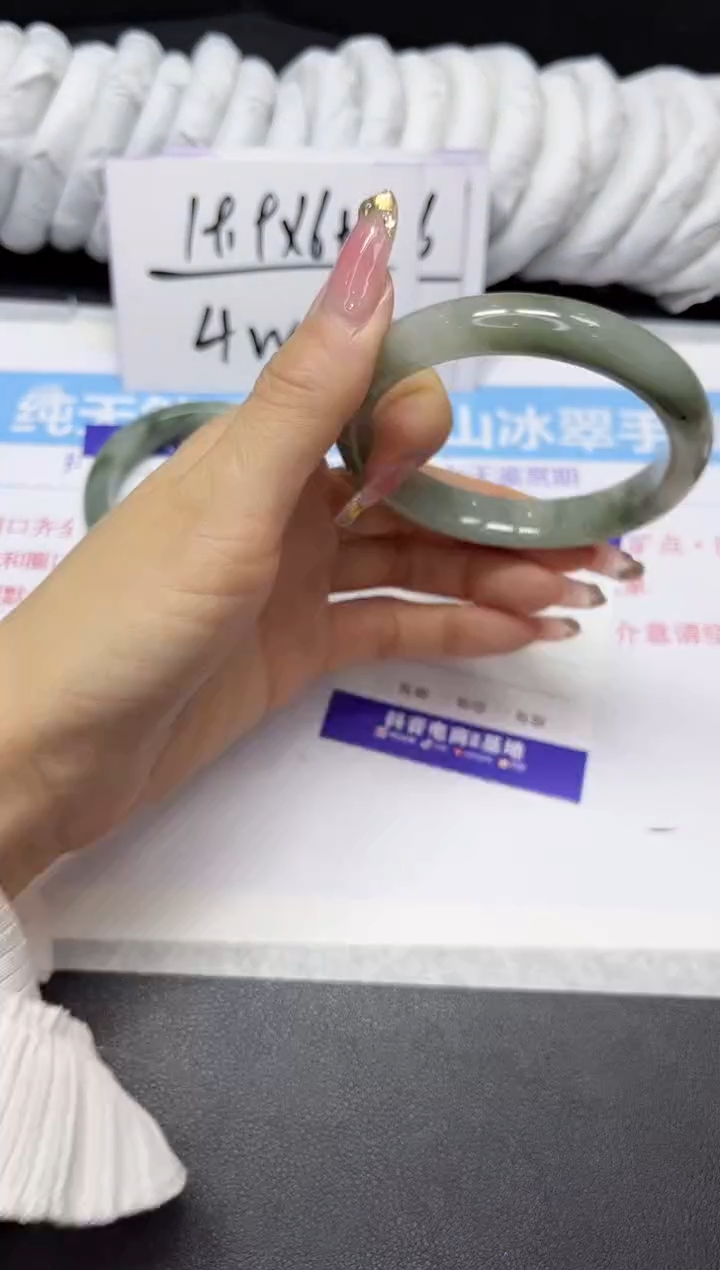 【闪购商品】石英质玉手镯未镶嵌194