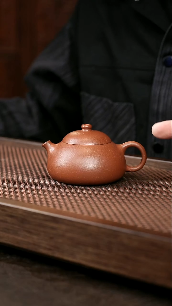 茶壶紫砂红降坡鱼跃