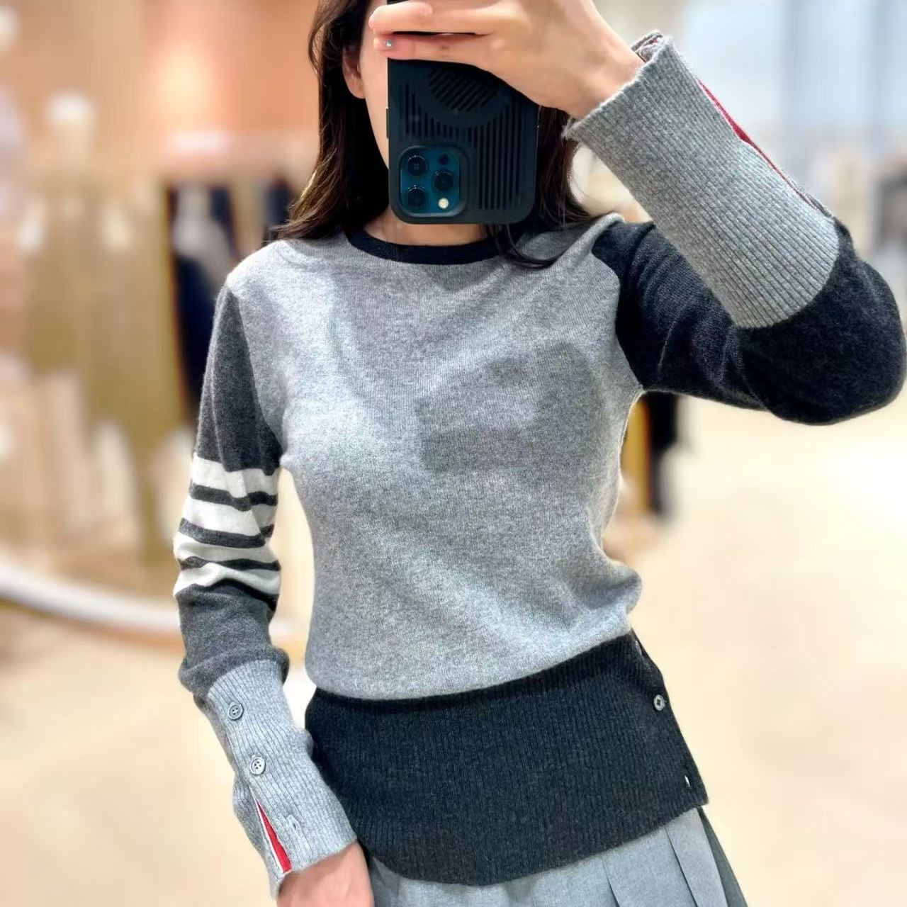 全新未使用 THOMBROWNE 经典条纹羊绒针织衫/42