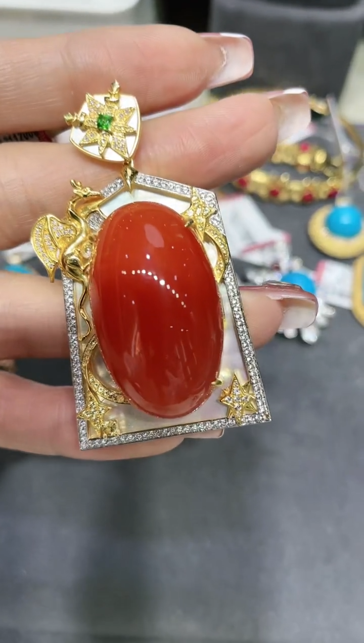 【闪购商品】南红玛瑙吊坠18K金镶嵌·