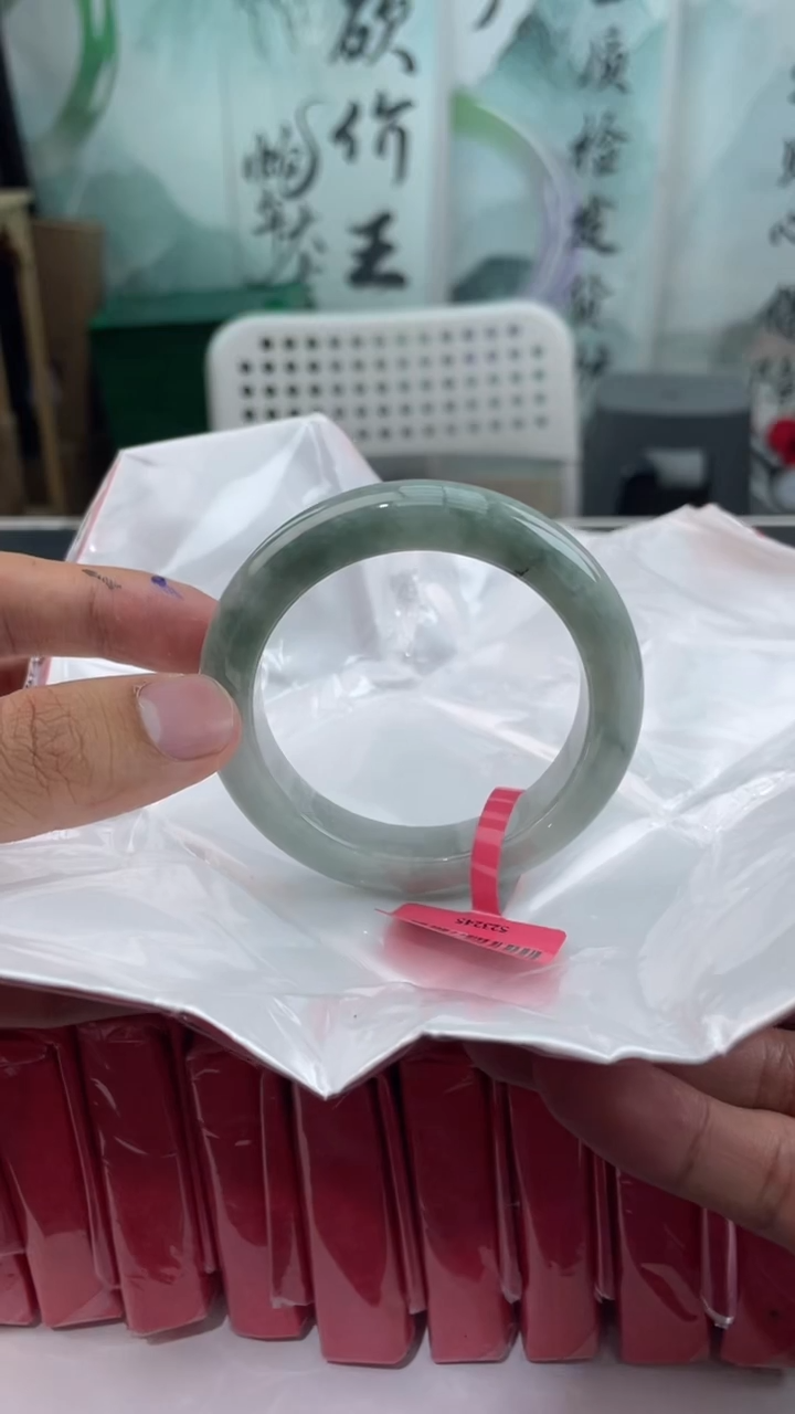 【闪购商品】翡翠手镯未镶嵌1翡翠手镯（微瑕）