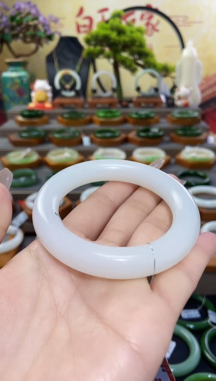 【闪购商品】和田玉手镯未镶嵌和田玉/山流水手镯55