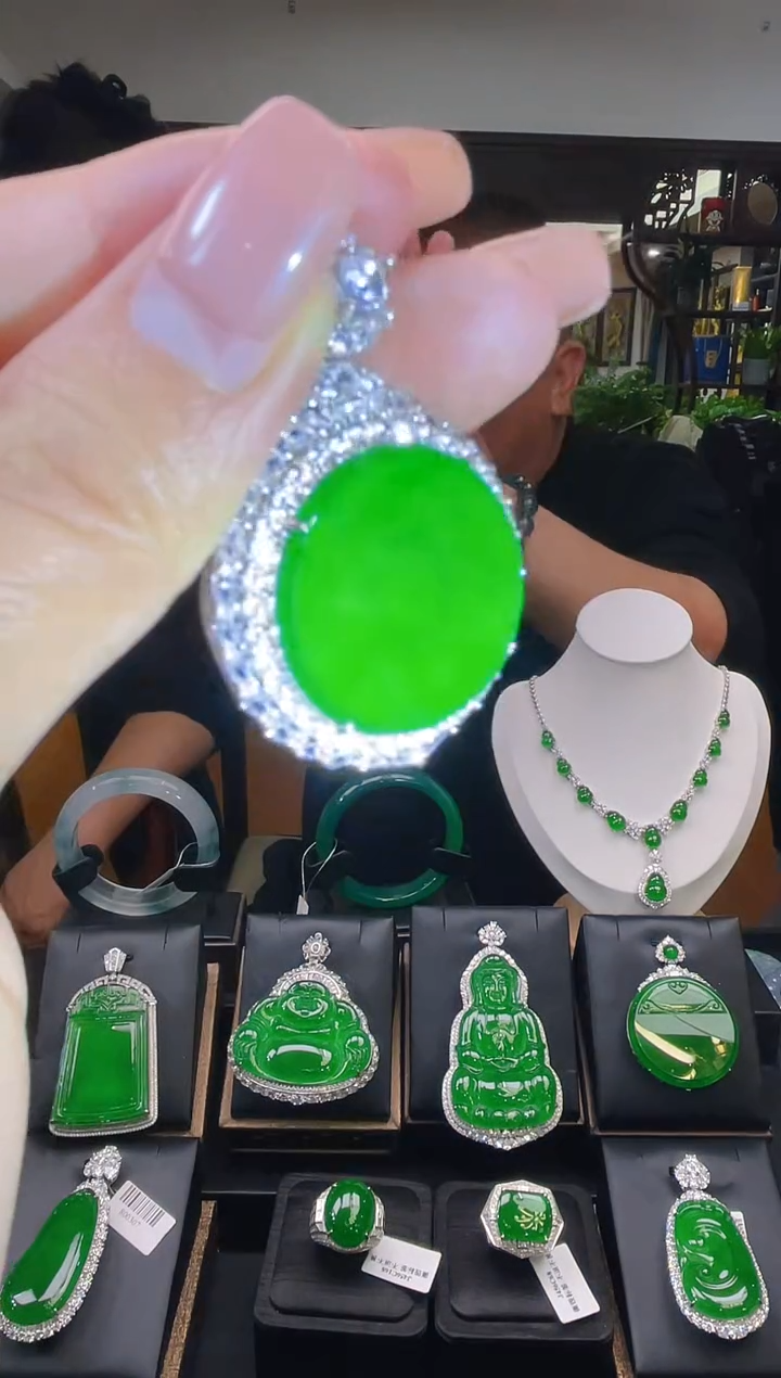 【闪购商品】翡翠吊坠(不含链)未镶嵌翡翠吊坠