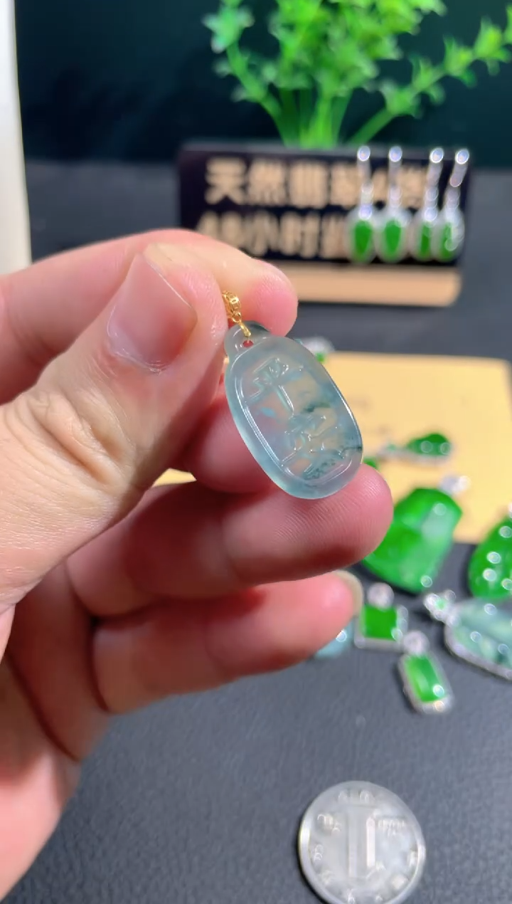 【闪购商品】翡翠颈饰18K金镶嵌翡翠