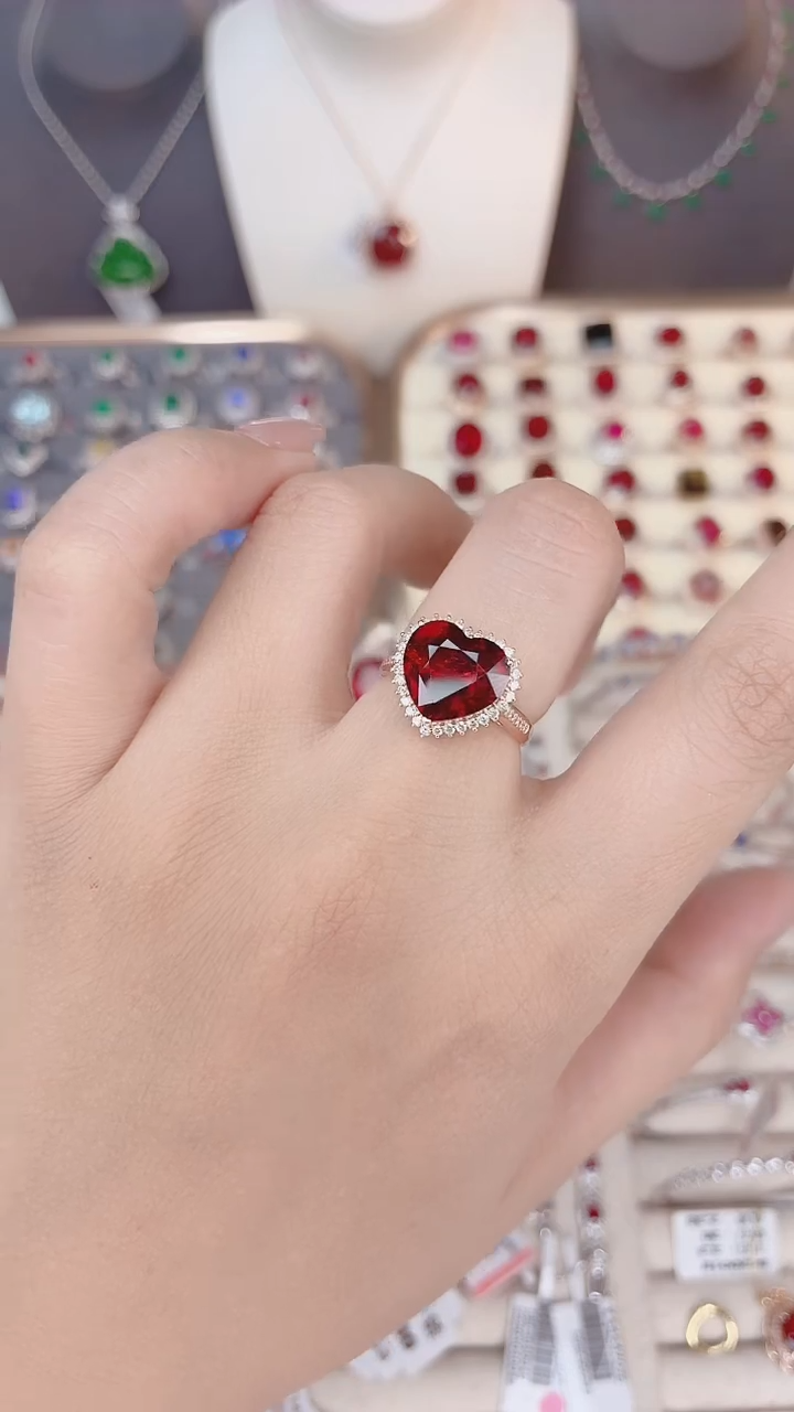 18K金镶嵌戒指红色碧玺-4.5ct