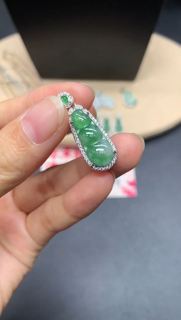 【闪购商品】翡翠吊坠(不含链)银S925镶嵌福豆【多样性发其一】