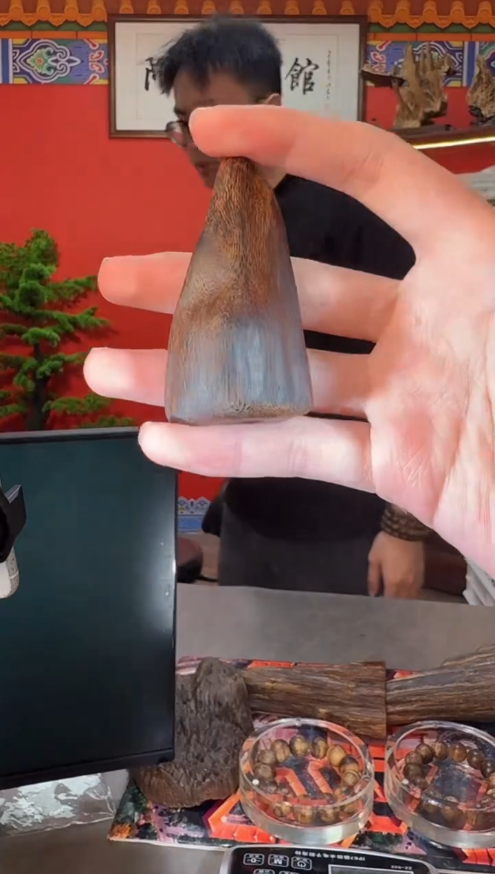 沉香吊坠Q11芽庄白棋多样性发一