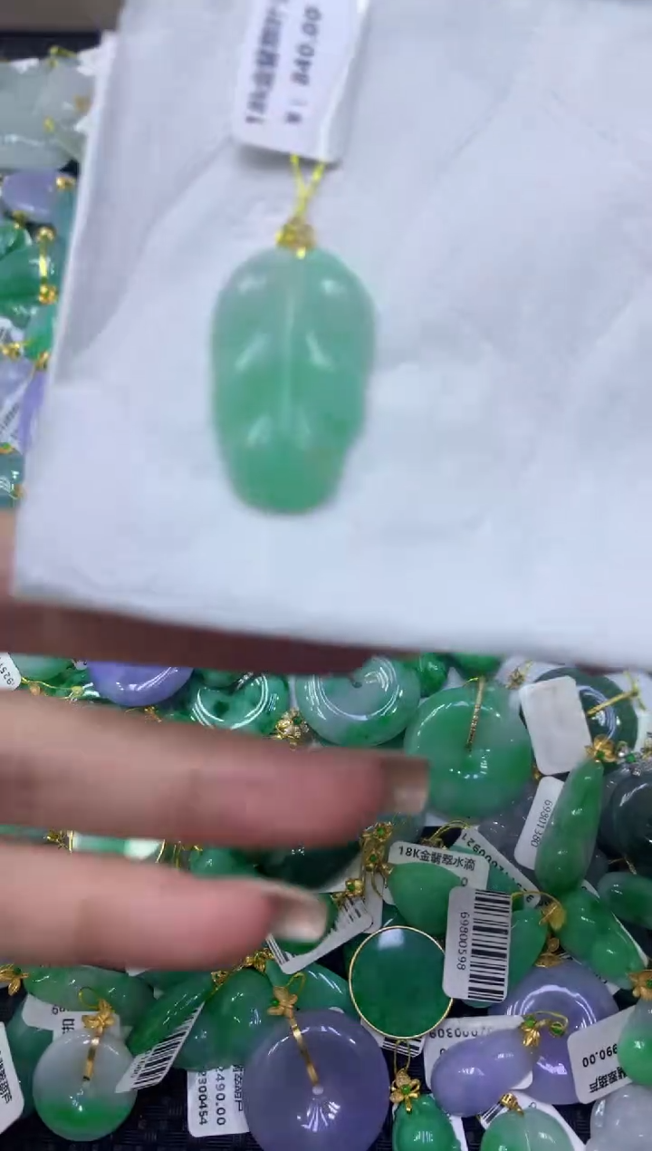 颈饰18K金镶嵌翡翠天然缅甸翡翠A货