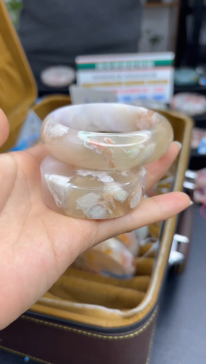 【闪购商品】石英质玉手镯未镶嵌A62(55圈赠送镯心)