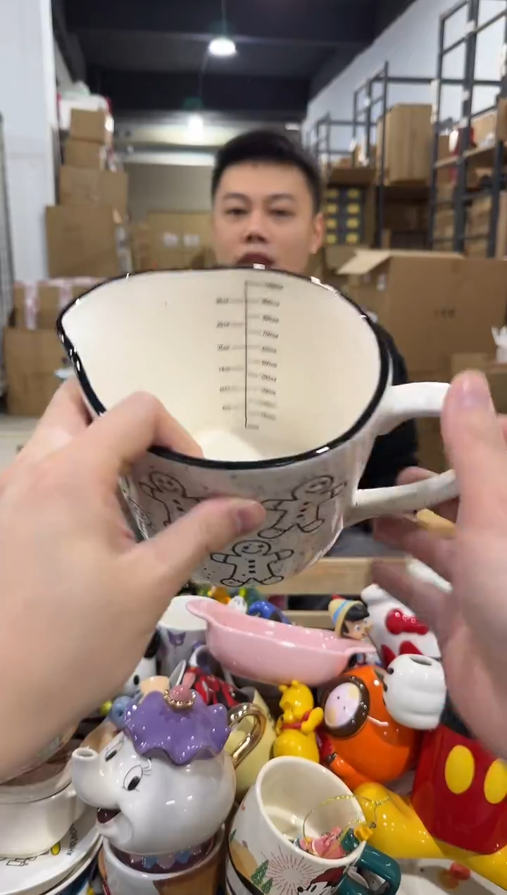 瓷片姜饼人奶壶  
