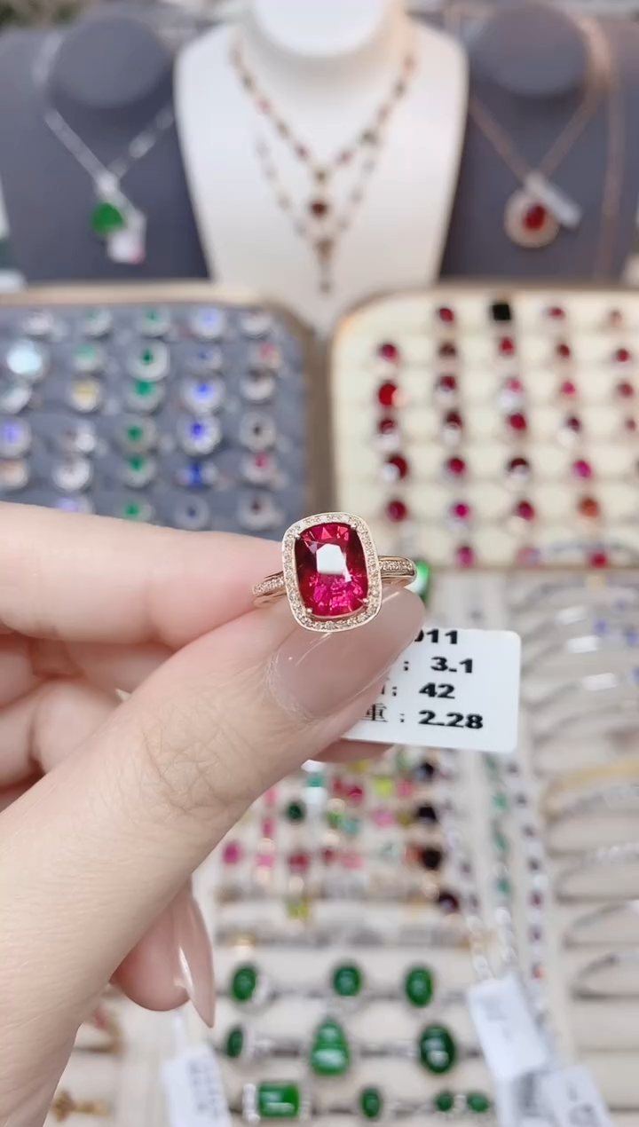 18K金镶嵌碧玺戒指碧玺3.1CT