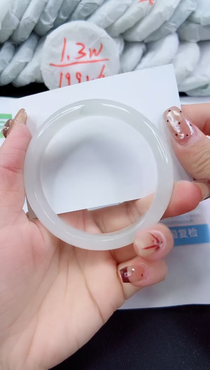 【闪购商品】石英质玉手镯未镶嵌144