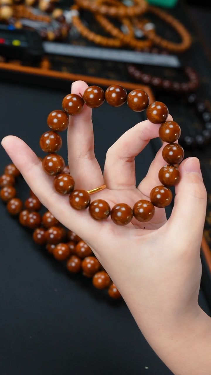 手串紫金鼠油核光珠13+        10692