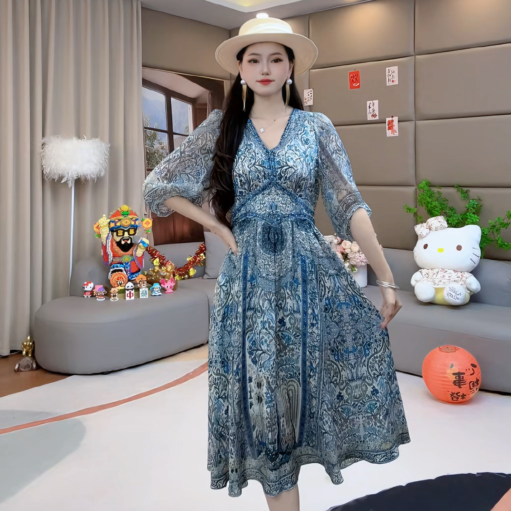 马洛克“青花寻觅” V领显瘦时尚休闲轻奢气质真丝连衣裙 80038