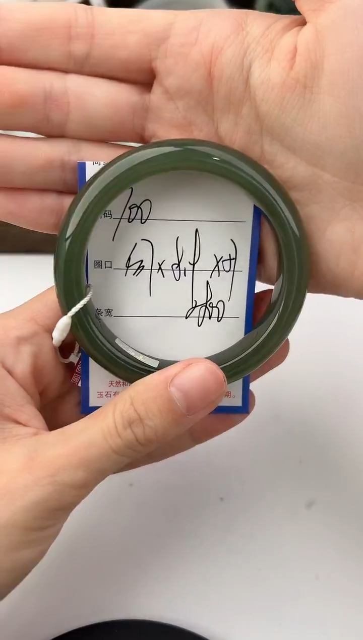 未镶嵌手镯和田玉100颜色微差无瑕疵