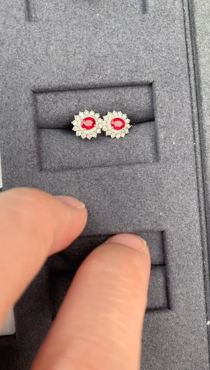 【闪购商品】红宝石耳饰18K金镶嵌鸽血红耳钉