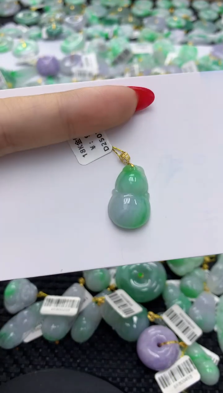 翡翠18K金镶嵌颈饰11111111111