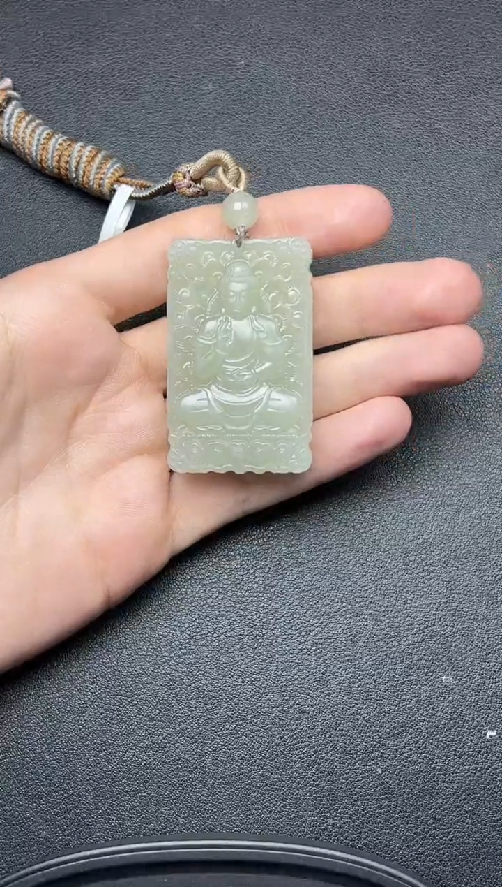 吊坠(赠链)未镶嵌和田玉且末微色差近矿吊坠
