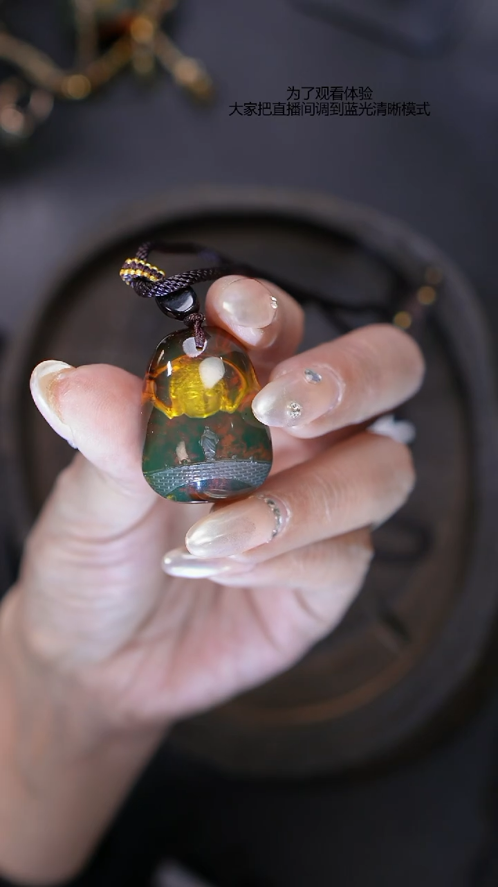 【闪购商品】蓝珀裸石未镶嵌微瑕红蓝珀心中有佛吊坠