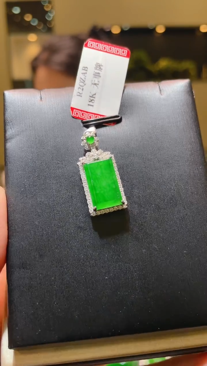 【闪购商品】翡翠吊坠(赠链)18K金镶嵌A48