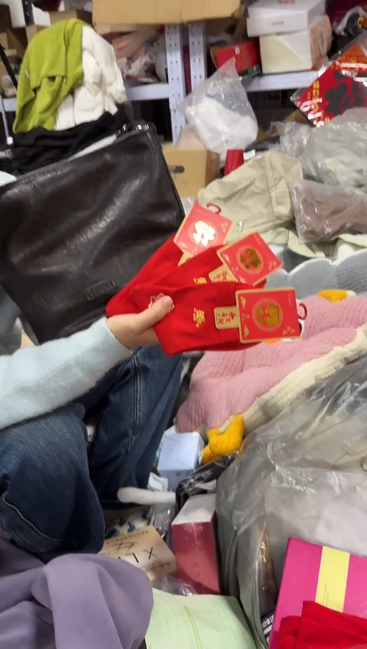 PU上车啦 宝宝们抓紧时间去下方链接拍吧发三双红色女袜
