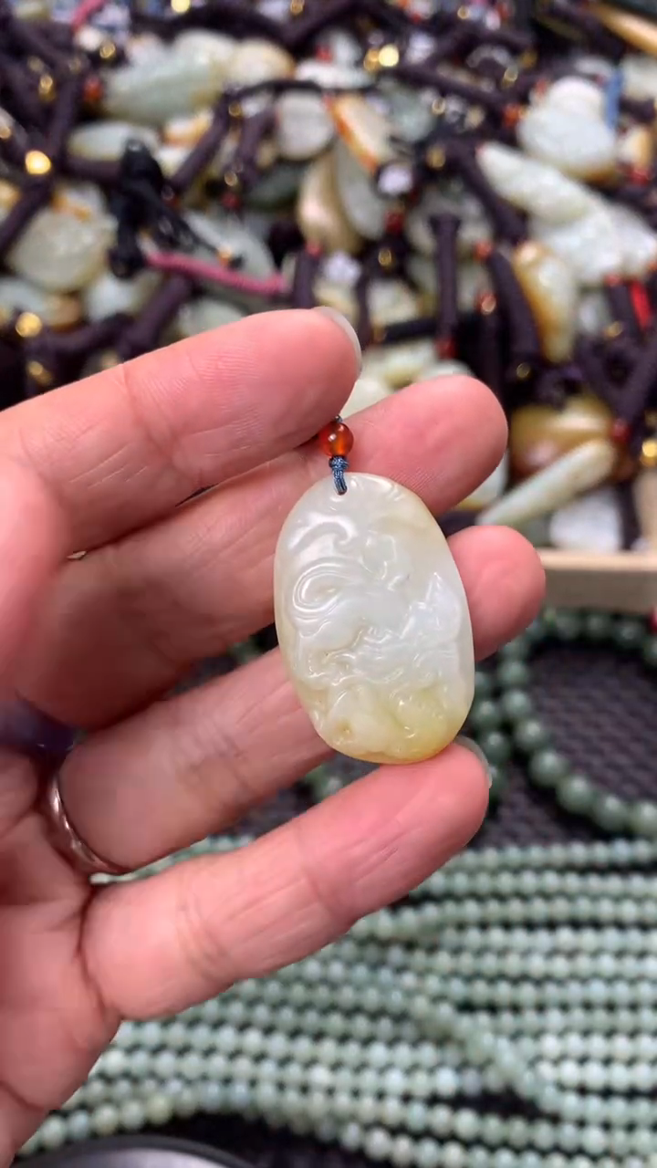 【闪购商品】和田玉颈饰未镶嵌多样性发货没有证书拍一发一有瑕