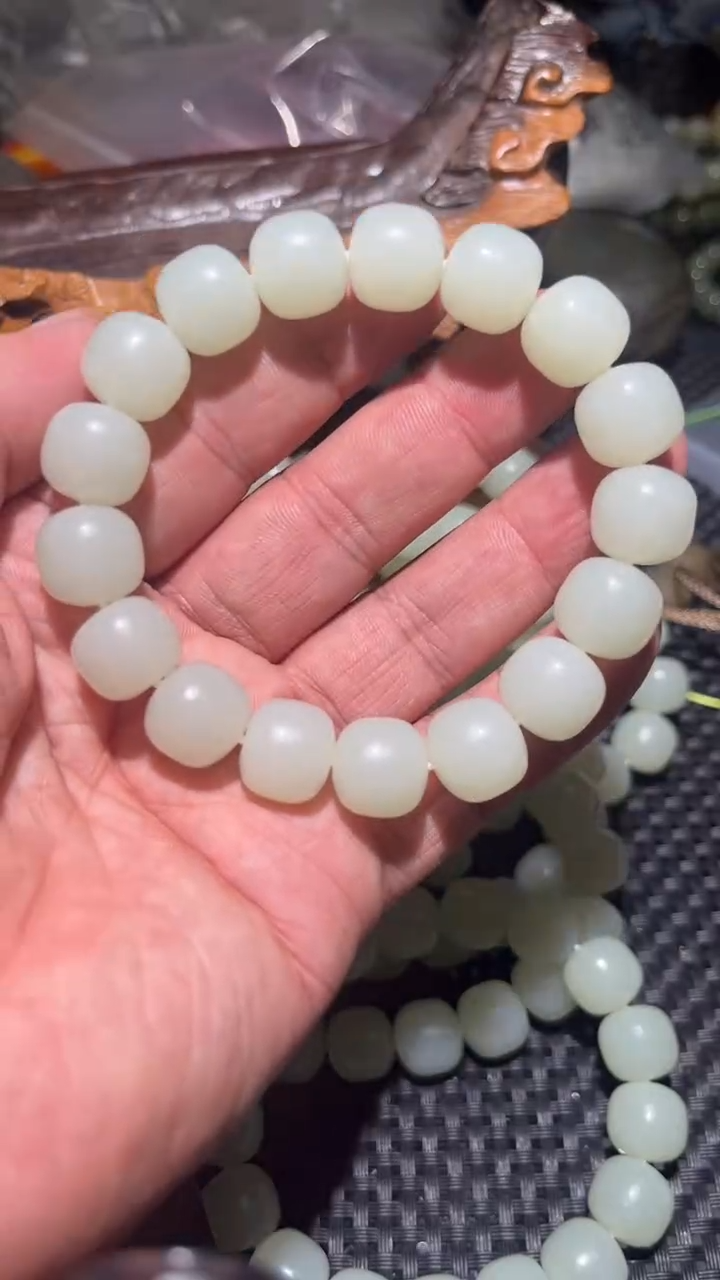 手串未镶嵌和田玉老型珠手串