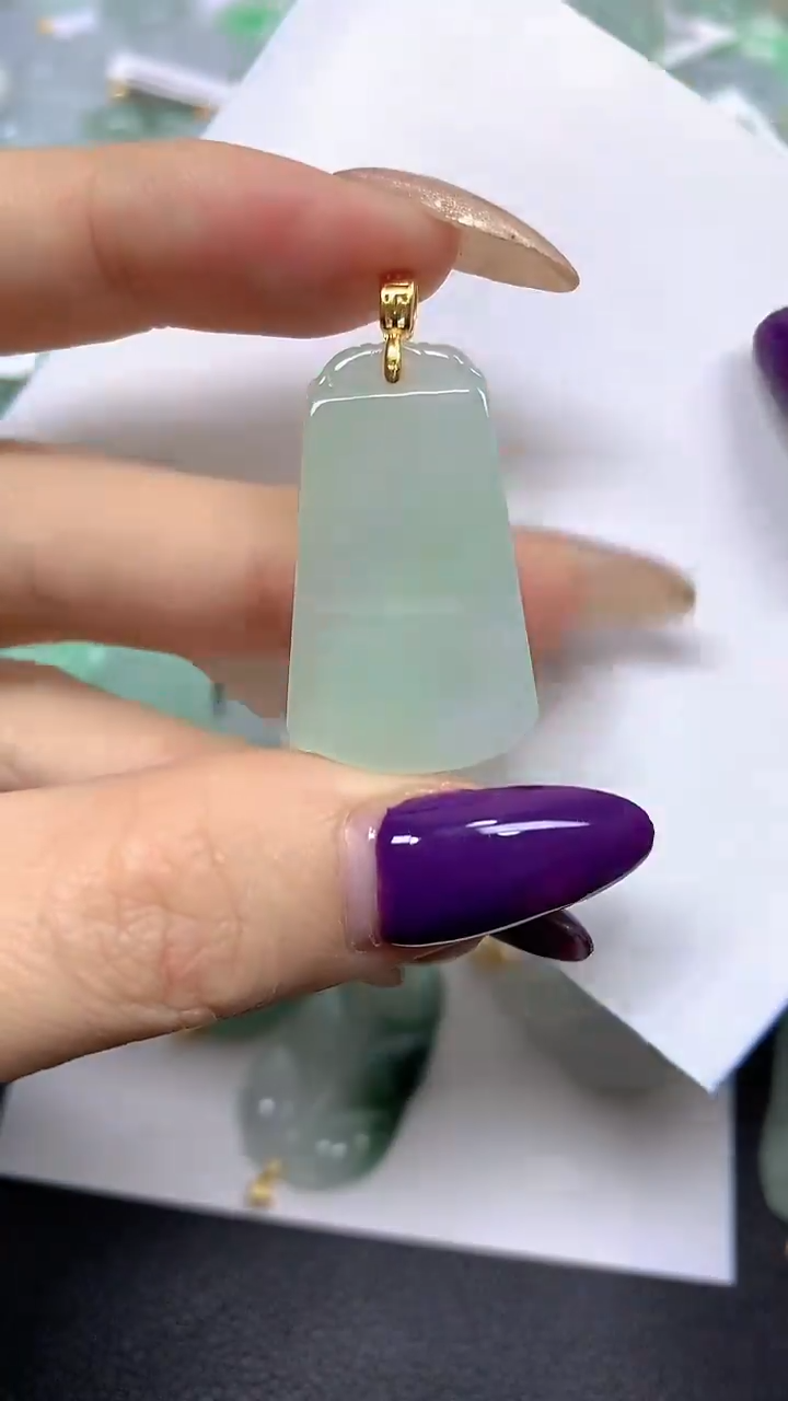 颈饰未镶嵌翡翠 