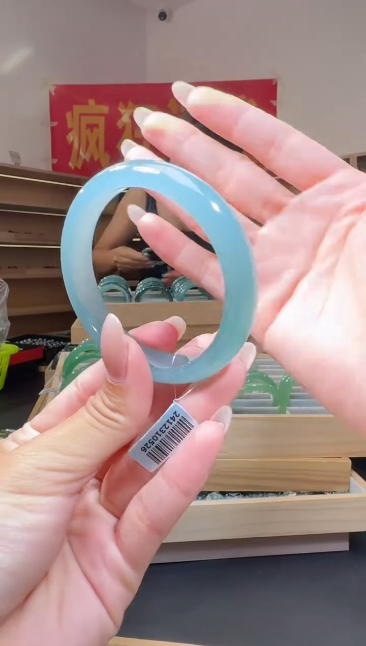 翡翠手镯未镶嵌55圈