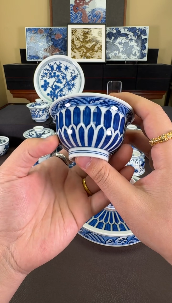 【闪购商品】瓷片羿器窑双菊瓣纹小压手杯