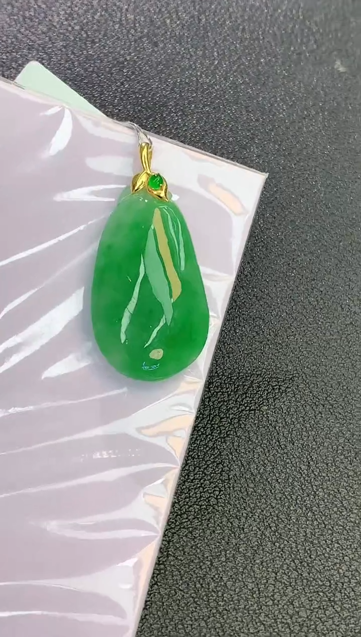 颈饰18K金镶嵌翡翠赠礼盒 珍珍