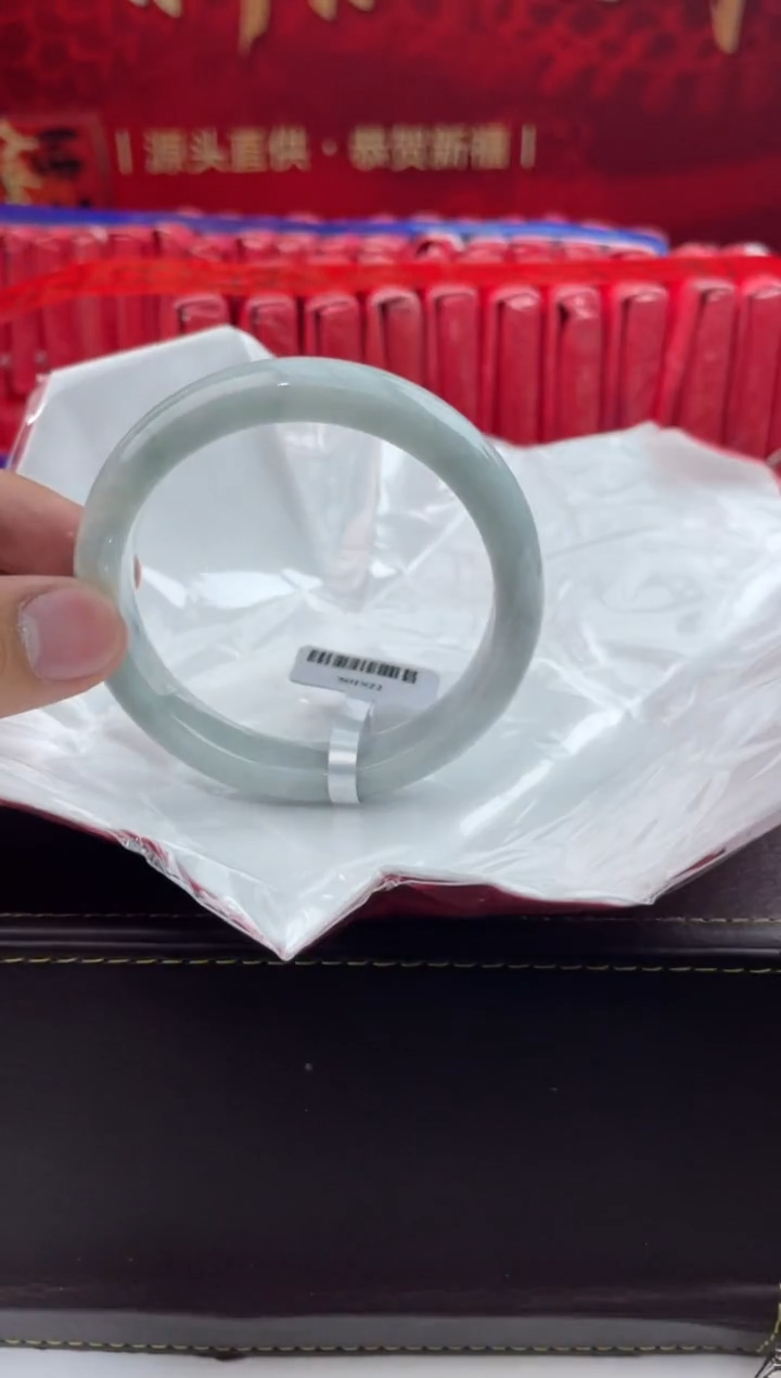 【闪购商品】翡翠手镯未镶嵌7翡翠手镯（微瑕）