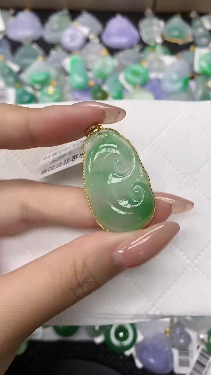 颈饰18K金镶嵌翡翠11111111111111