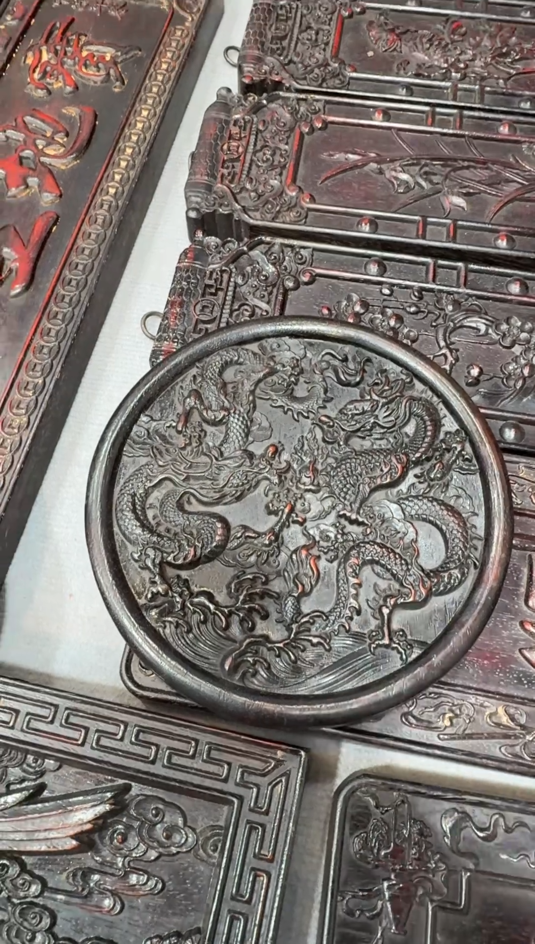 木紫檀 二龙戏珠(微瑕)